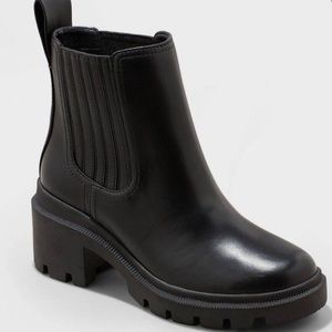 Universal threads
Maya black boot
Size 8